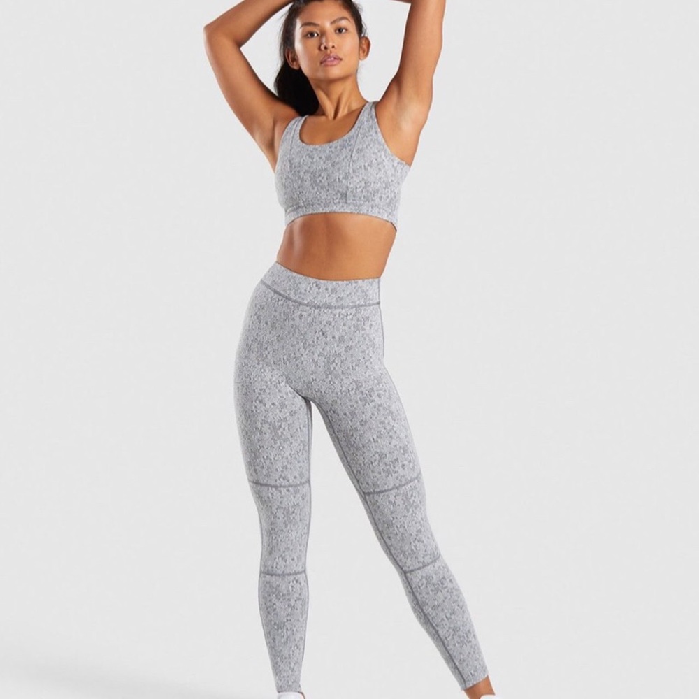 (SET) Gymshark Fleur Set Sports Bra and Leggings